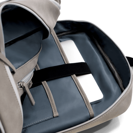 Mehrere Außen- und Innentaschen